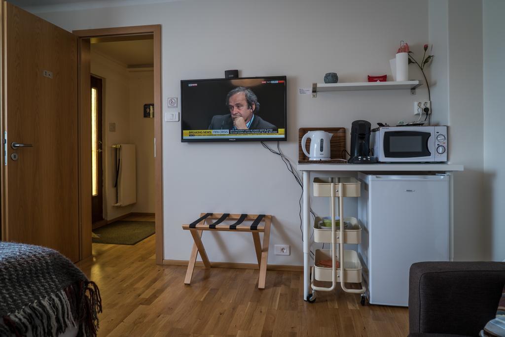 Gentlespace Guesthouse Isafjordur Room photo