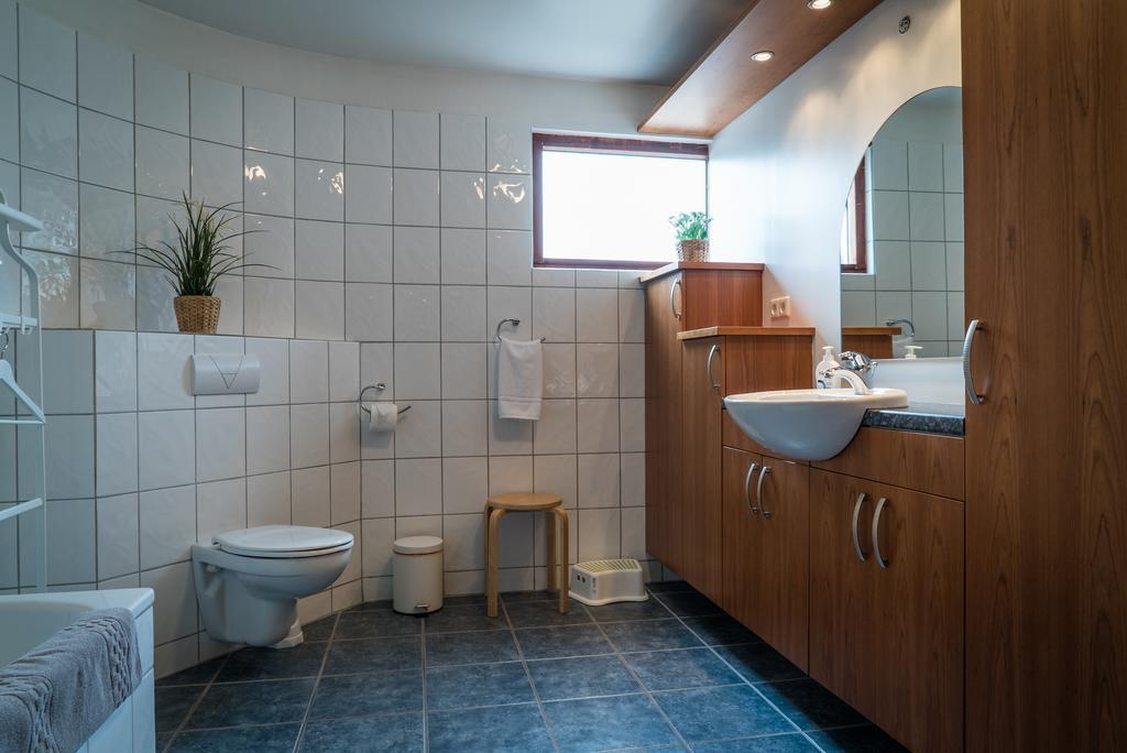 Gentlespace Guesthouse Isafjordur Room photo